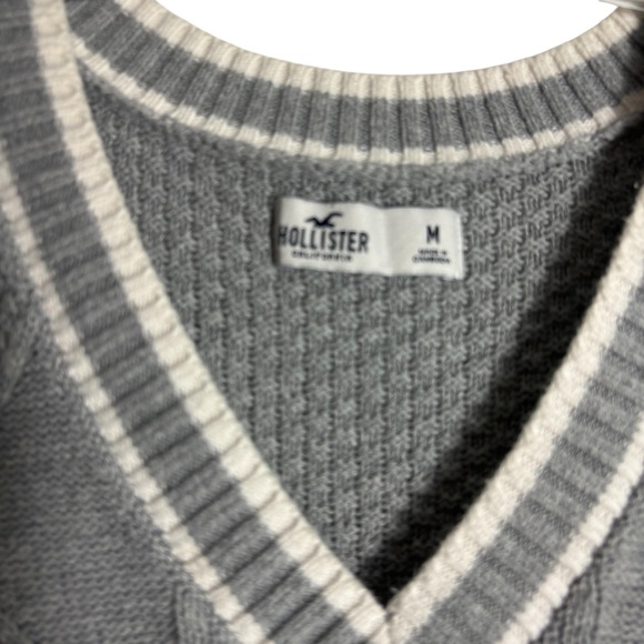 HOLLISTER Boxy V-Neck Oversized Cable Knit Sweater Vest in Gray Size Medium - Picture 5 of 9